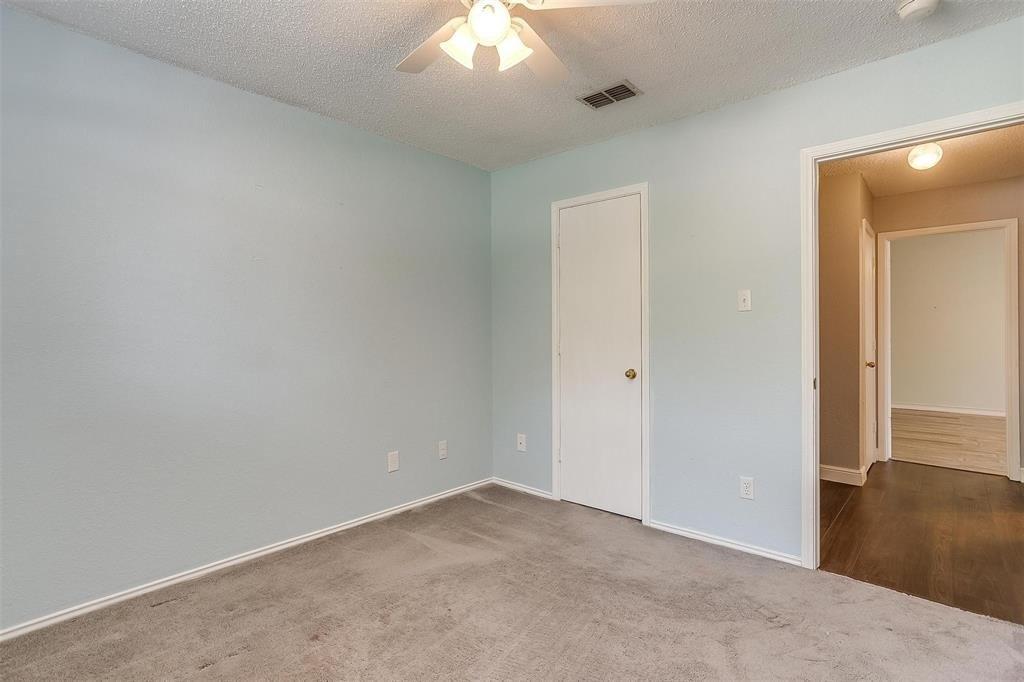 Kenosha Ln, Arlington, TX 76002