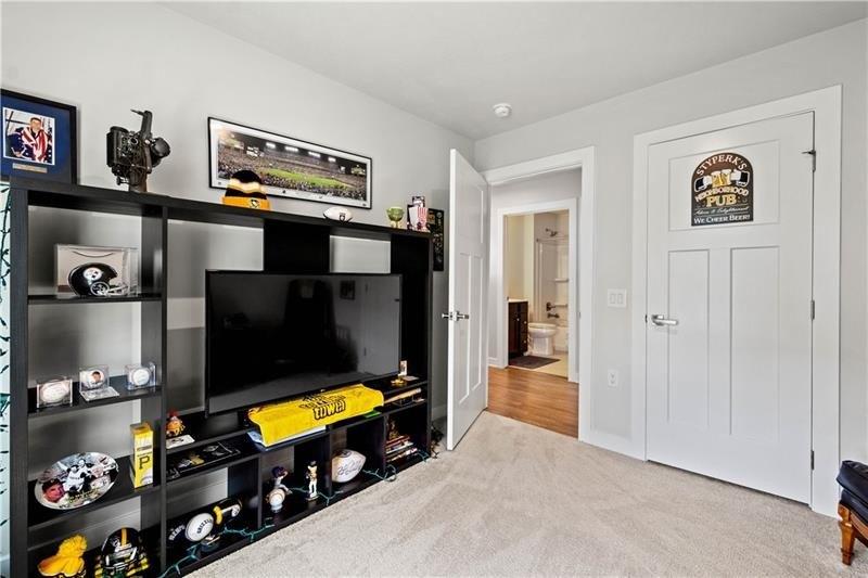 Birch Dr, Houston, PA 15342