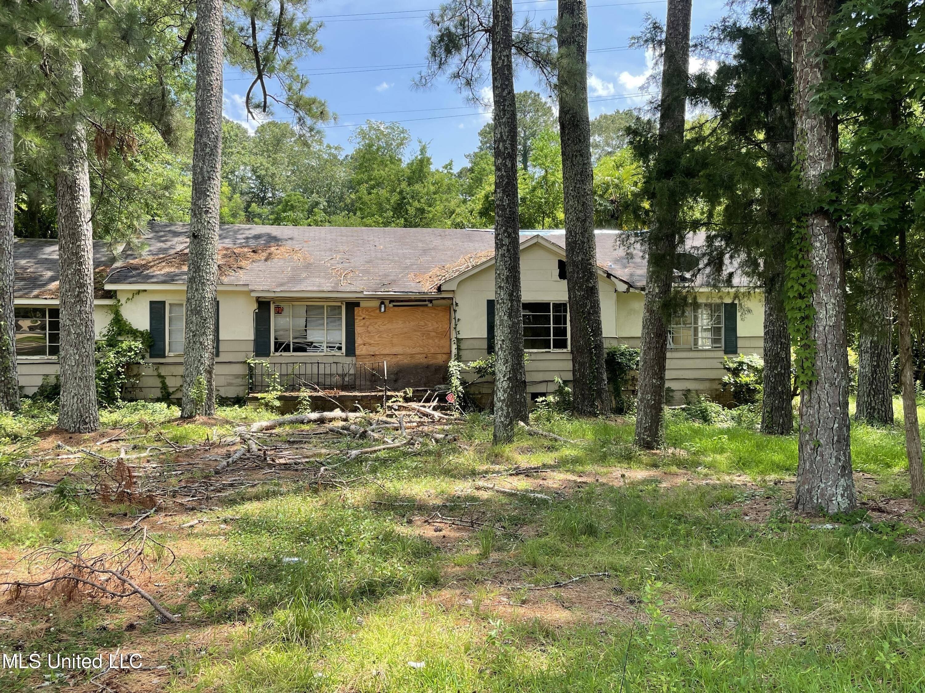 Colonial Dr, Jackson, MS 39204