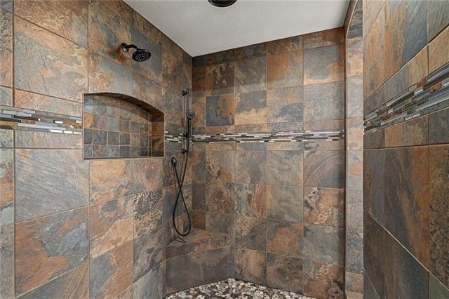 W 160th St, Overland Park, KS 66221