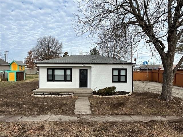E Brown Ave, Osawatomie, KS 66064