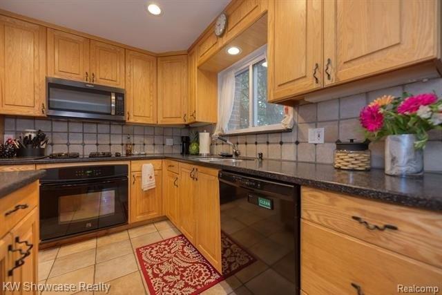 Buckskin Dr, Commerce Township, MI 48382
