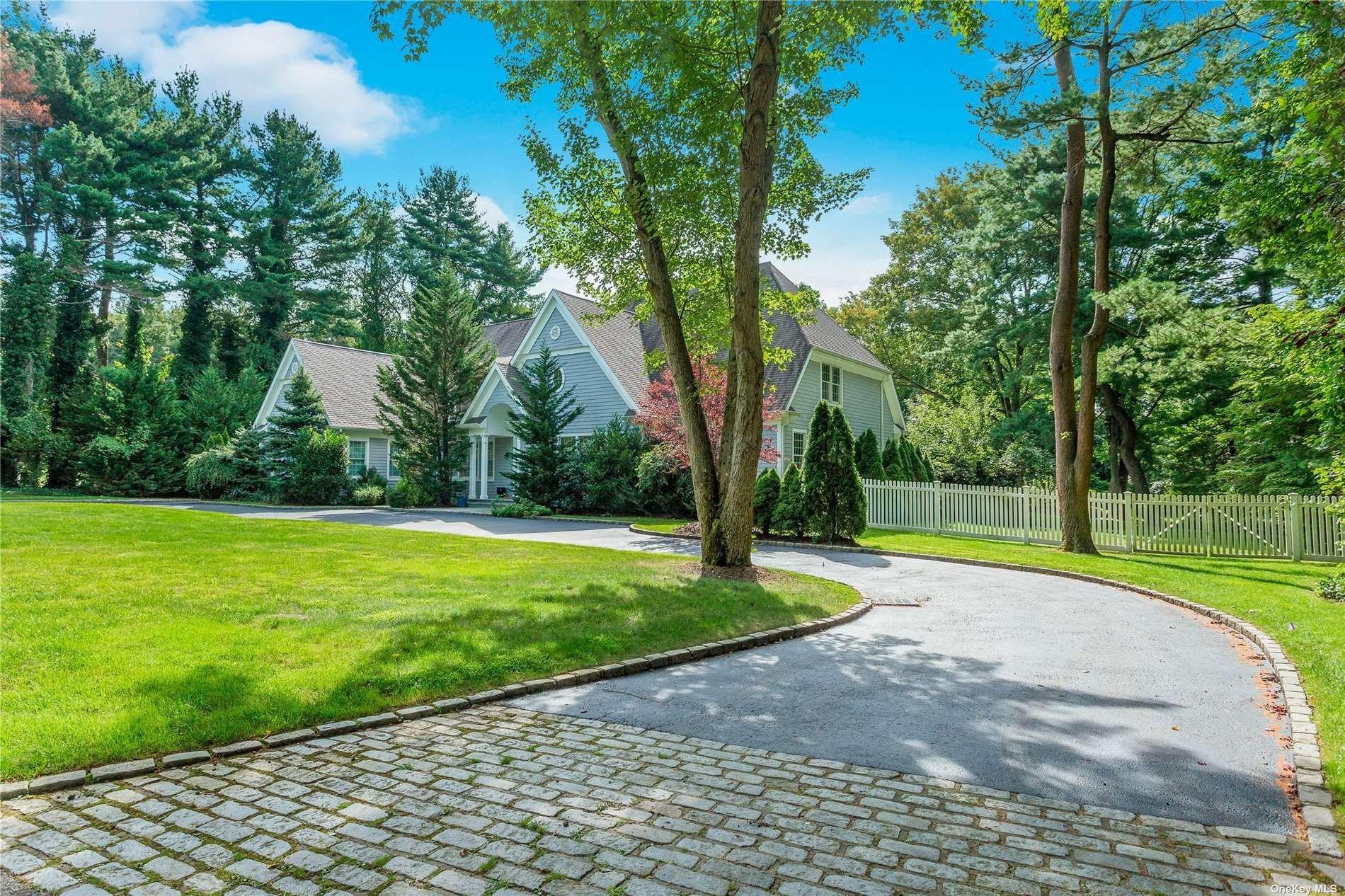 Valley Rd, Old Westbury, NY 11568