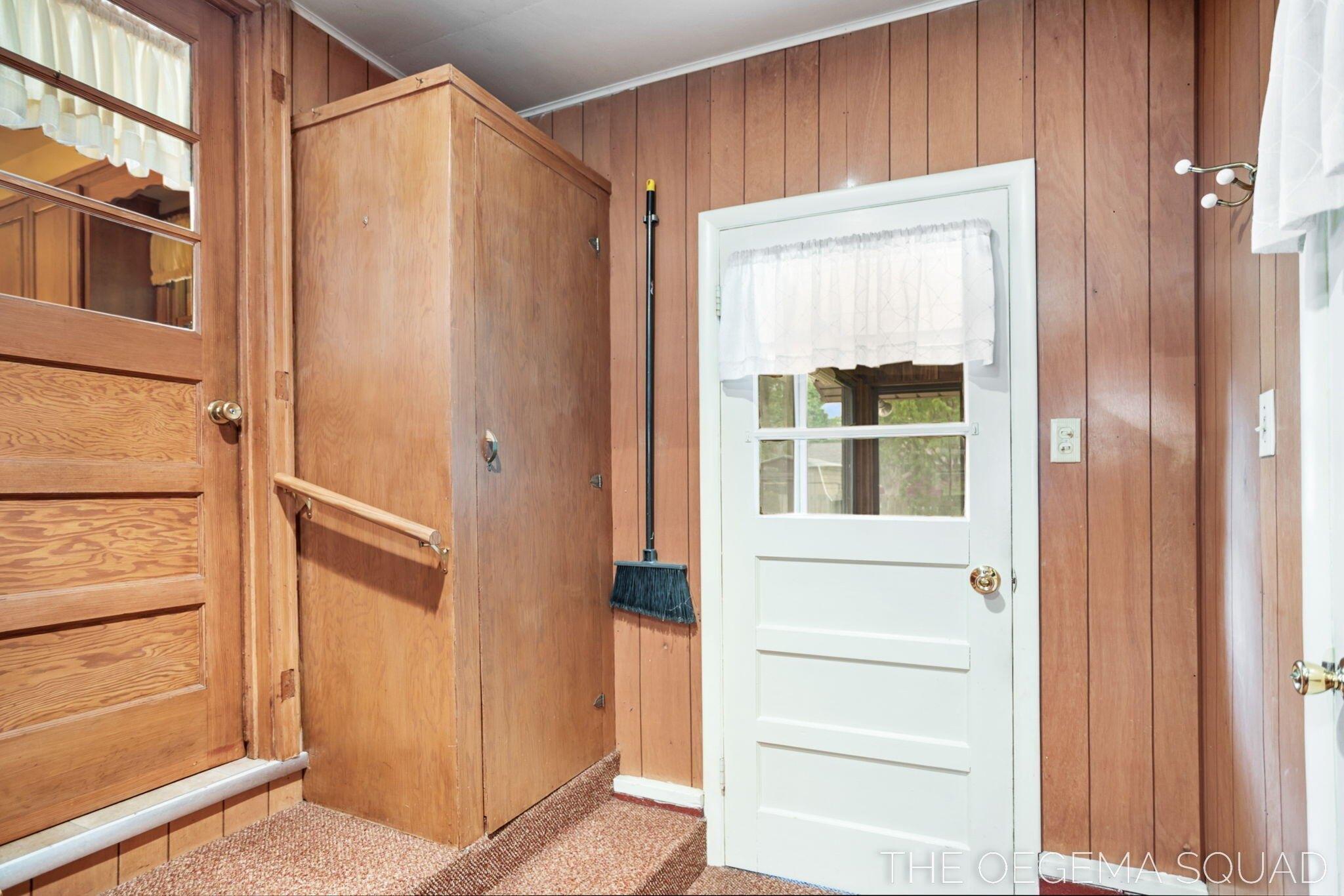 Home Ave, Holland, MI 49424