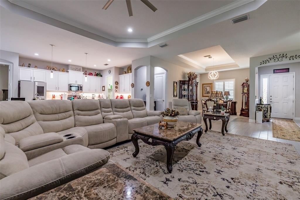Gaviota Dr, Sun City Center, FL 33573