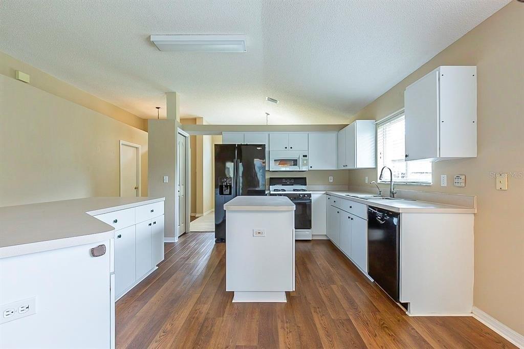 Scotch Pine Dr, Brandon, FL 33511