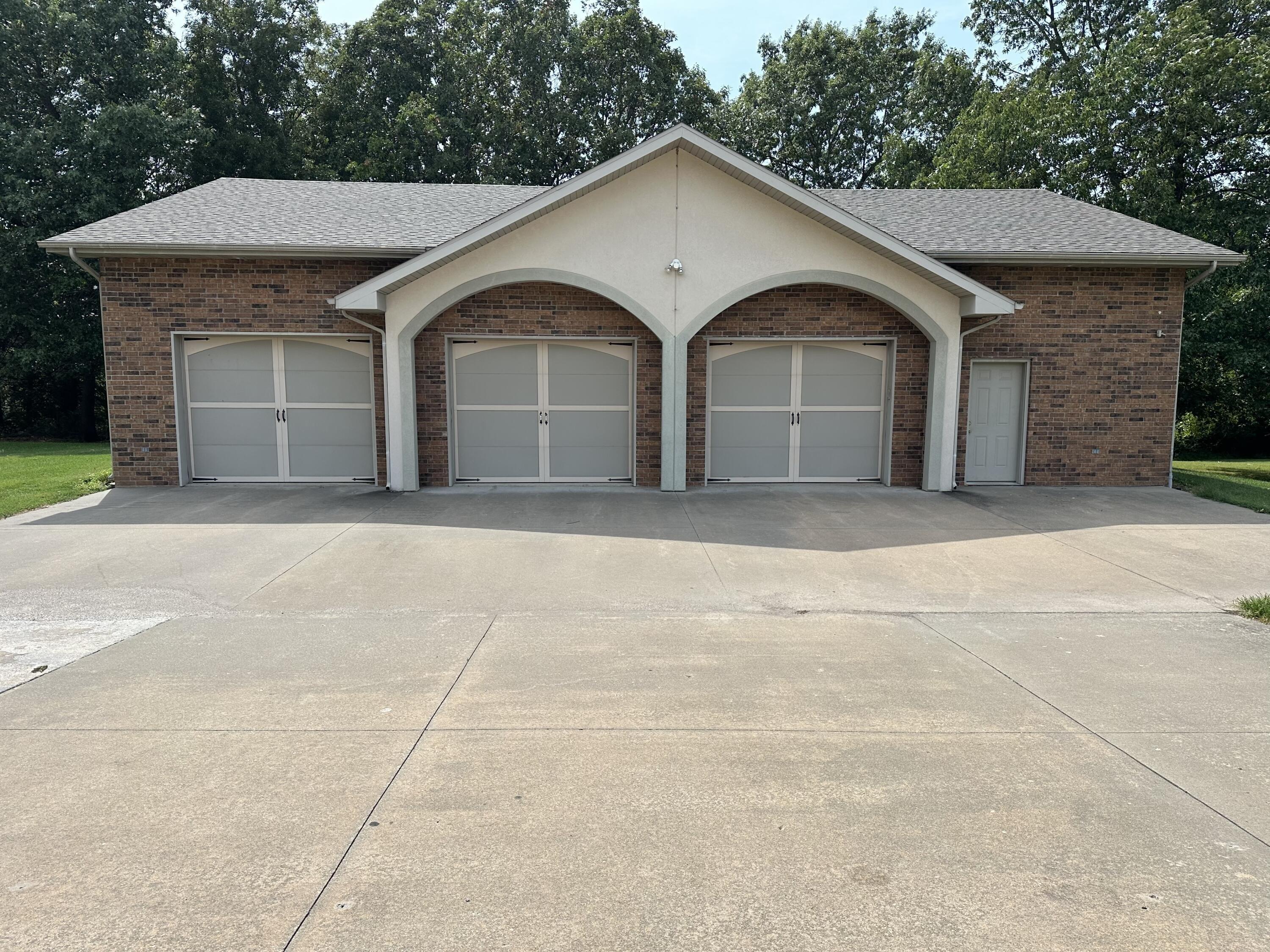 N Oakland Ave, Bolivar, MO 65613