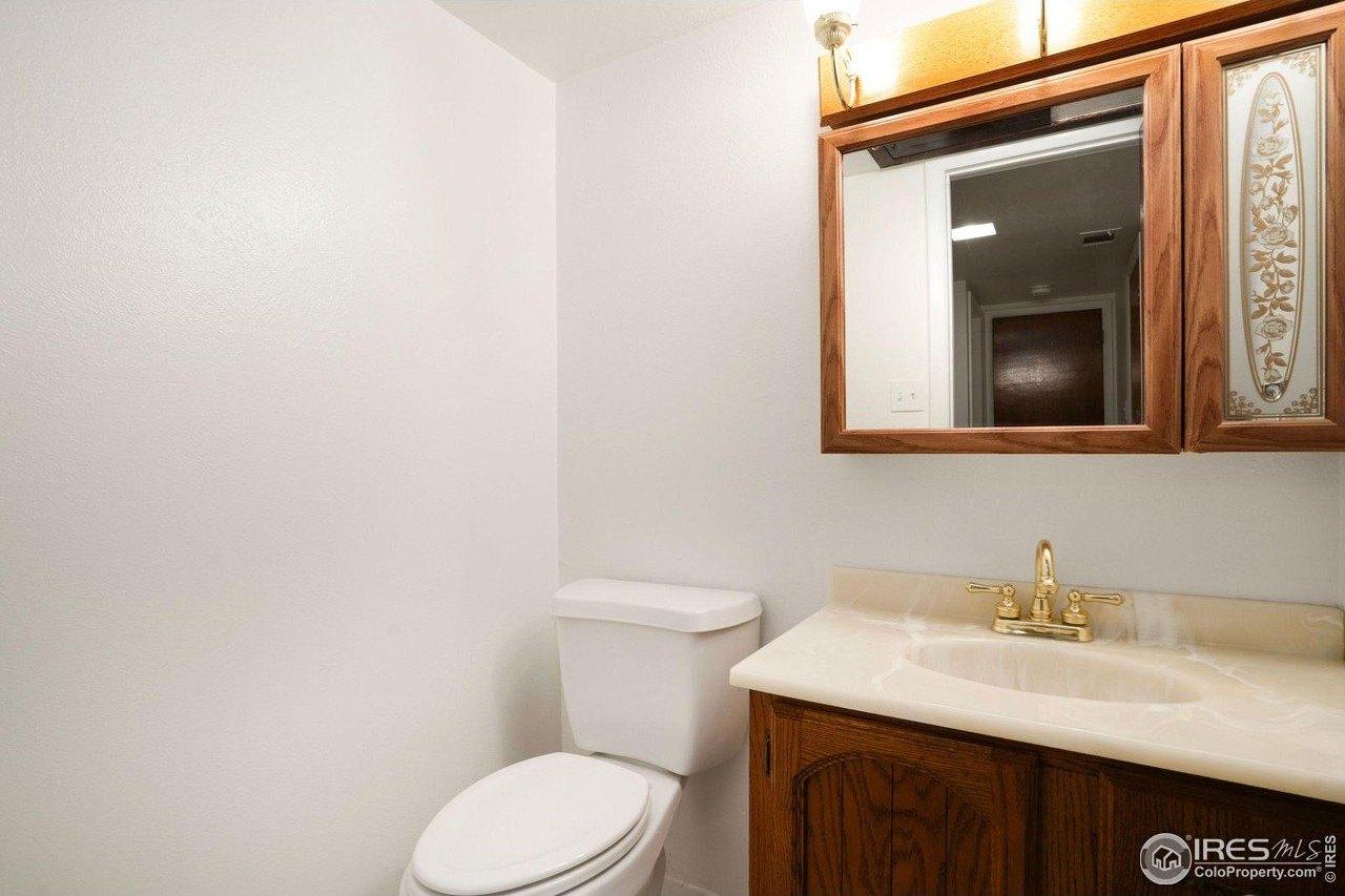 Apple Ave, Loveland, CO 80538