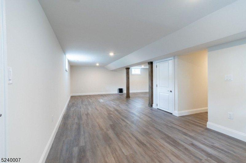 E 12th St, Linden, NJ 07036