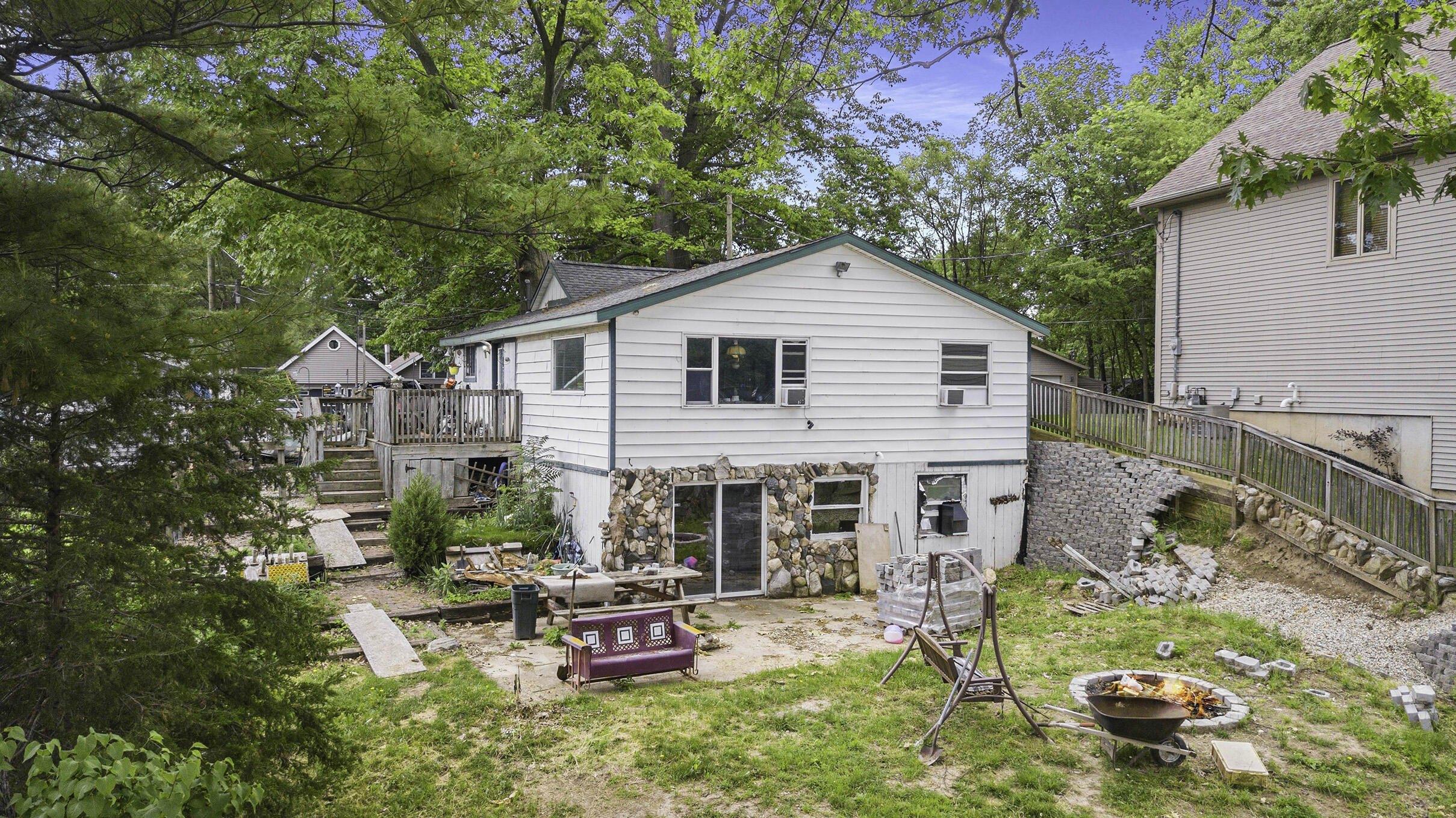 Maywood Dr, Sparta, MI 49345