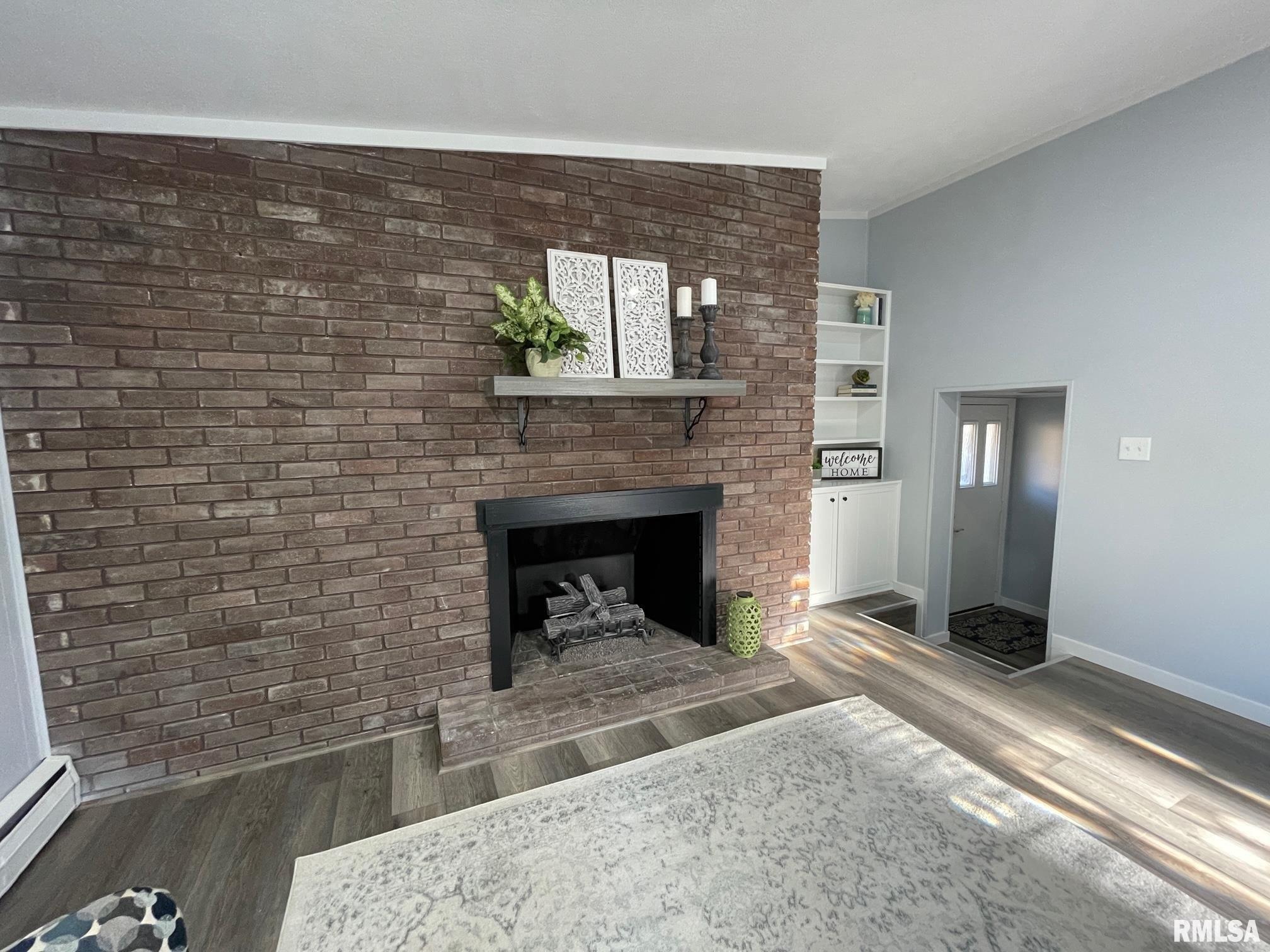 Mitchell St, Benton, IL 62812