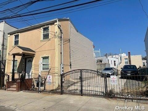 26th Ave, Astoria, NY 11102