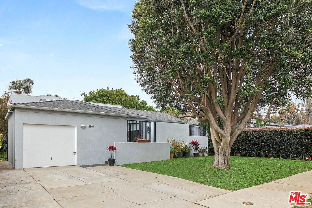 Westminster Ave, Los Angeles, CA 90066