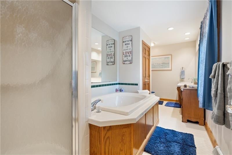 Barrett Dr, Beaver, PA 15009