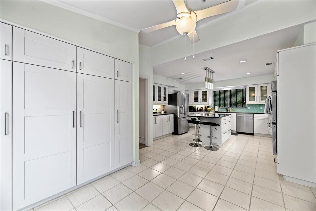 Twin Brooks Dr, Dallas, TX 75252