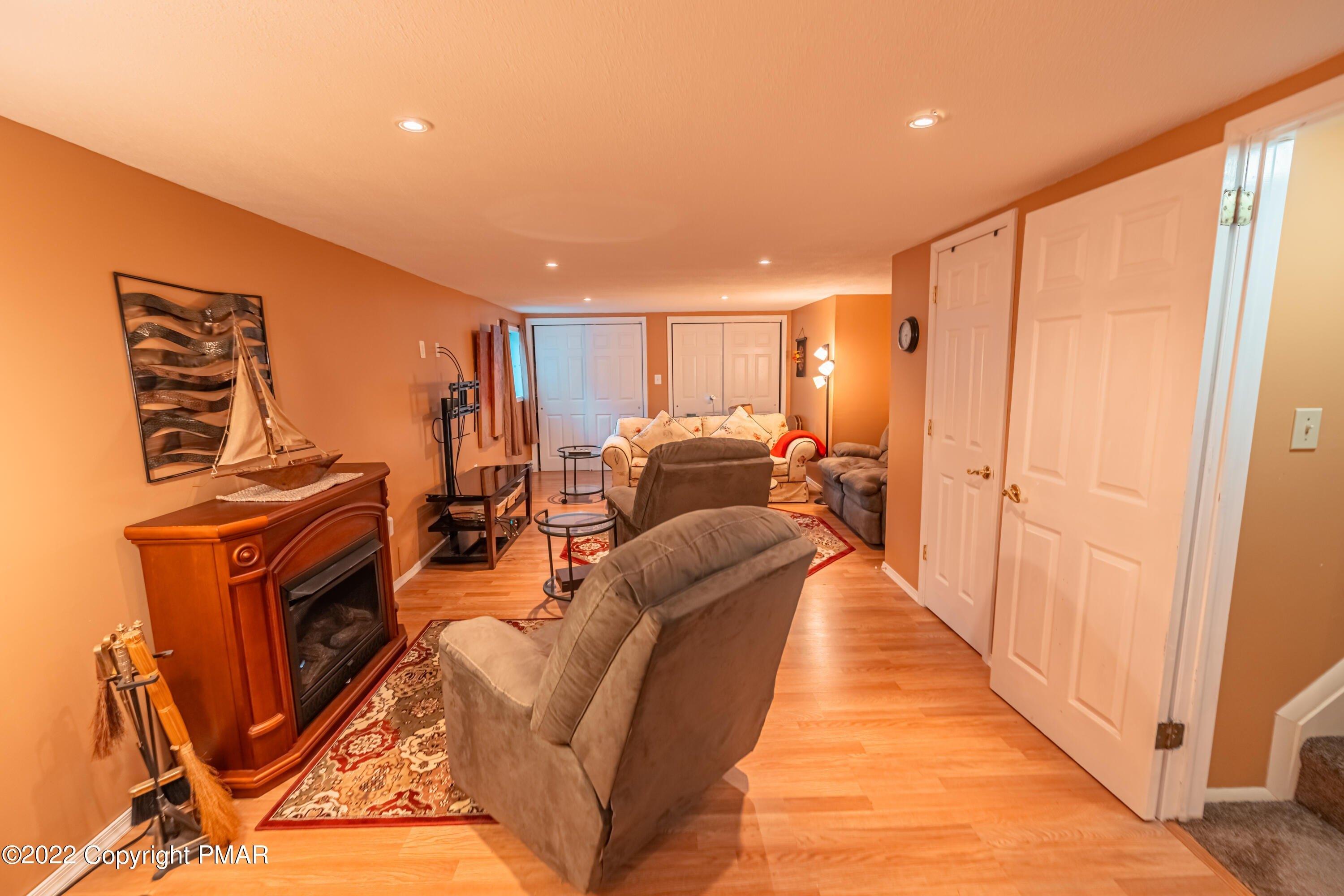 Sundew Dr, East Stroudsburg, PA 18301