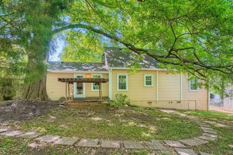 Lancelot Dr, Decatur, GA 30033