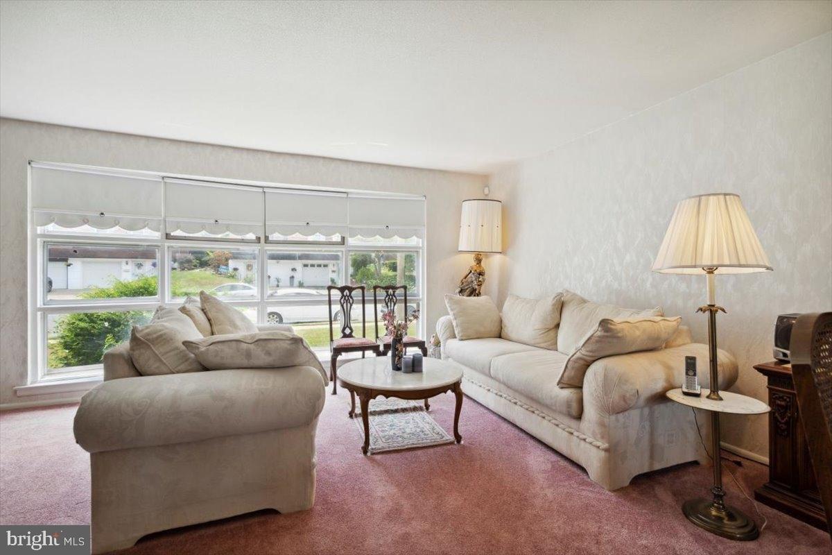 Turton Dr, Philadelphia, PA 19115