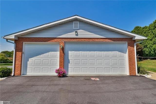 Dove Dr, Bethlehem, PA 18017