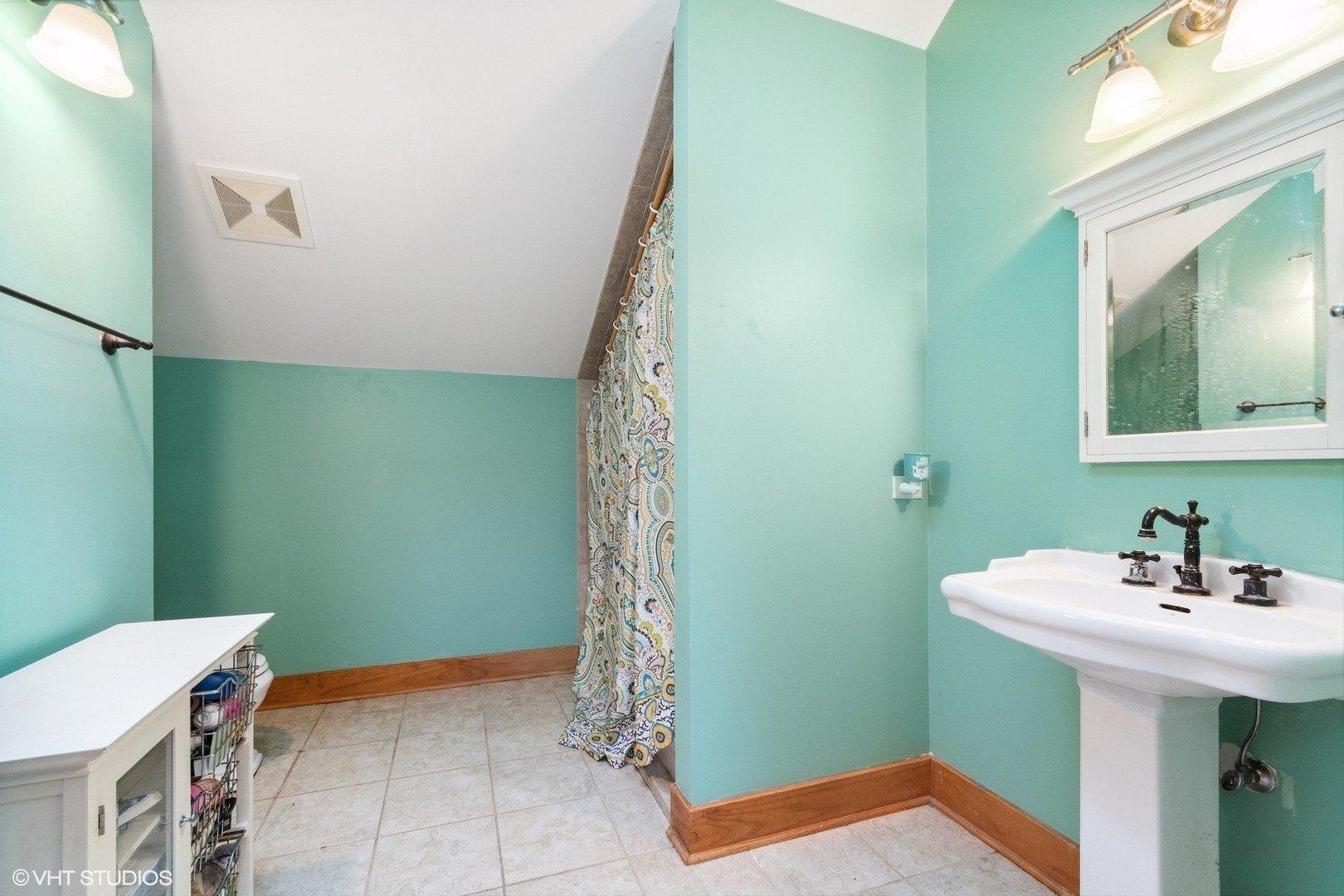 Ne 128th St, North Miami, FL 33161
