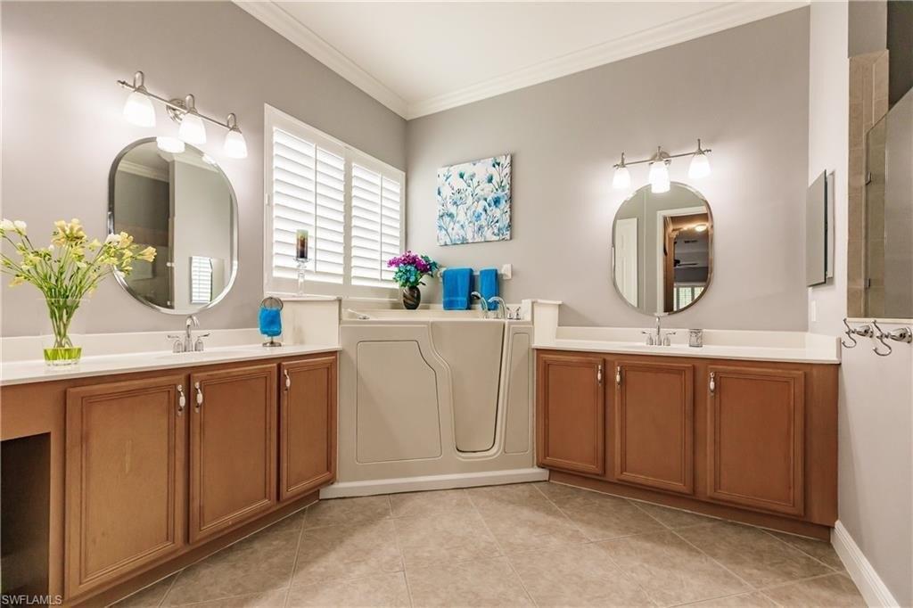 Glen Eagle Cir, Naples, FL 34104