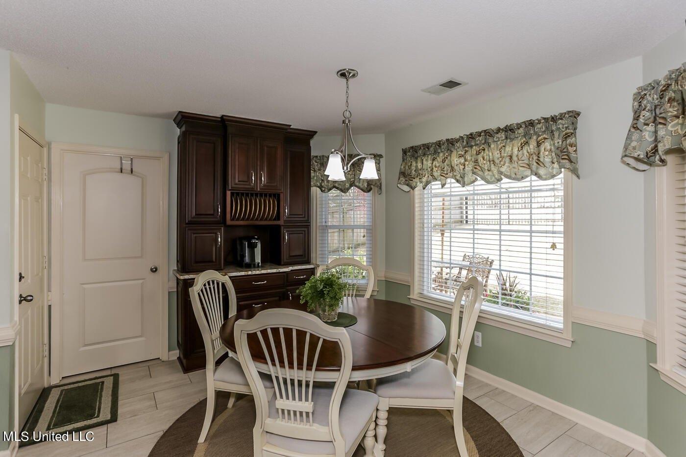 Meadow Ridge Ln, Olive Branch, MS 38654