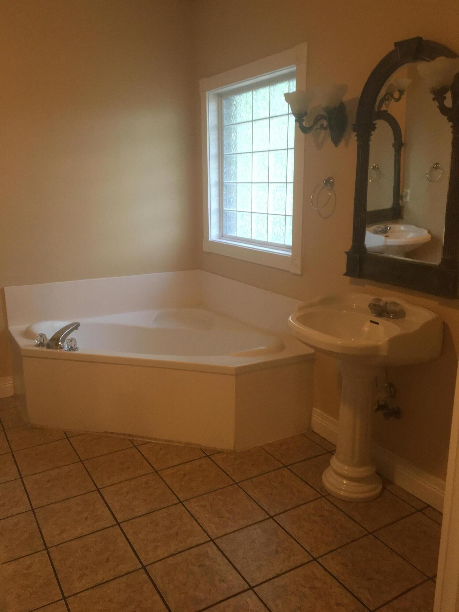 Arapaho Trl, Crestview, FL 32536