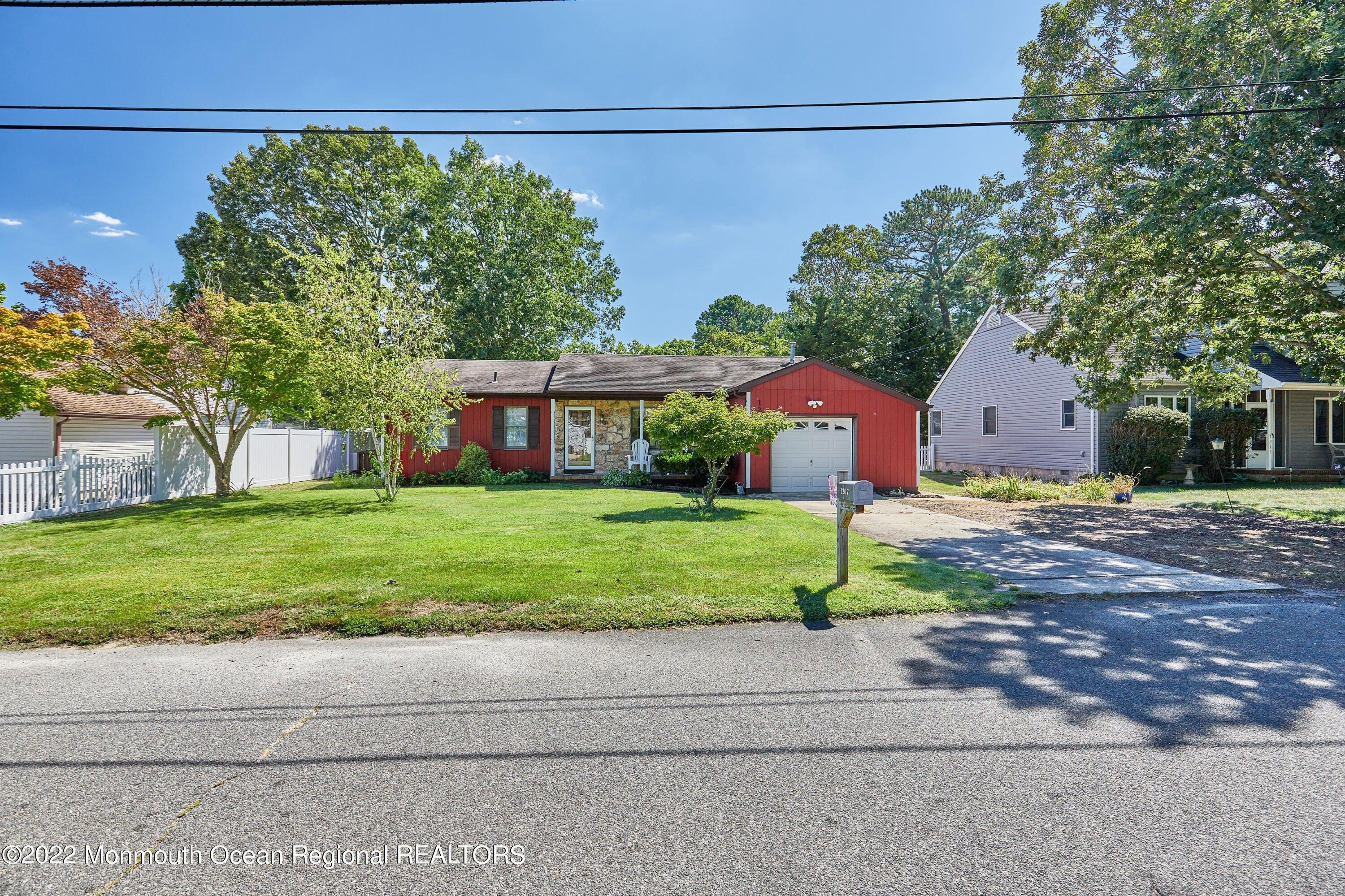 Sylvania Ave, Forked River, NJ 08731