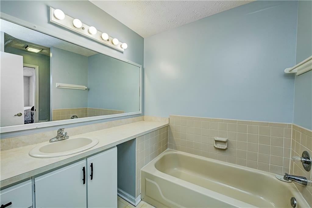 Stoughton Ct, Indianapolis, IN 46254