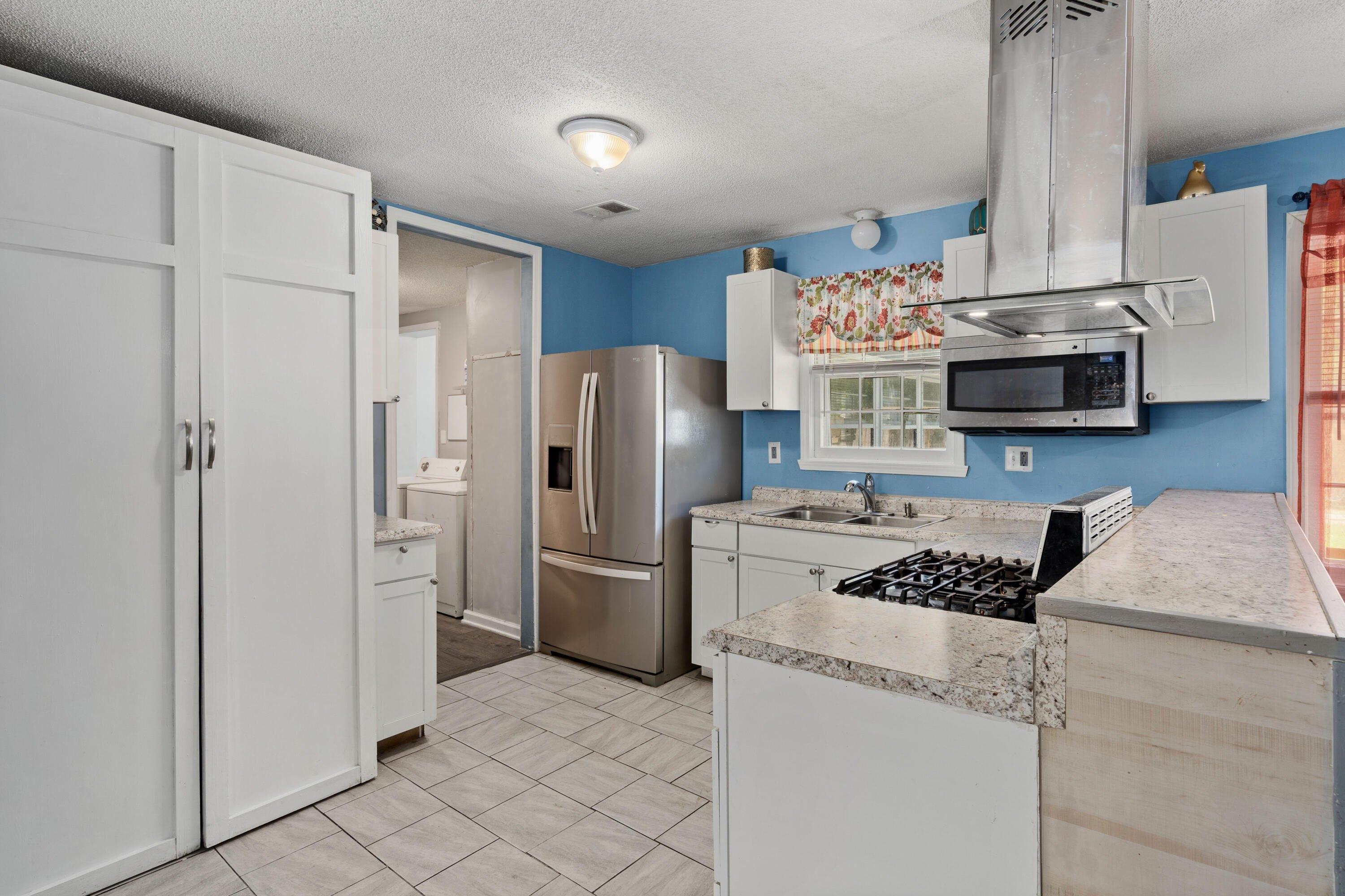 Desmond Ave, North Charleston, SC 29418