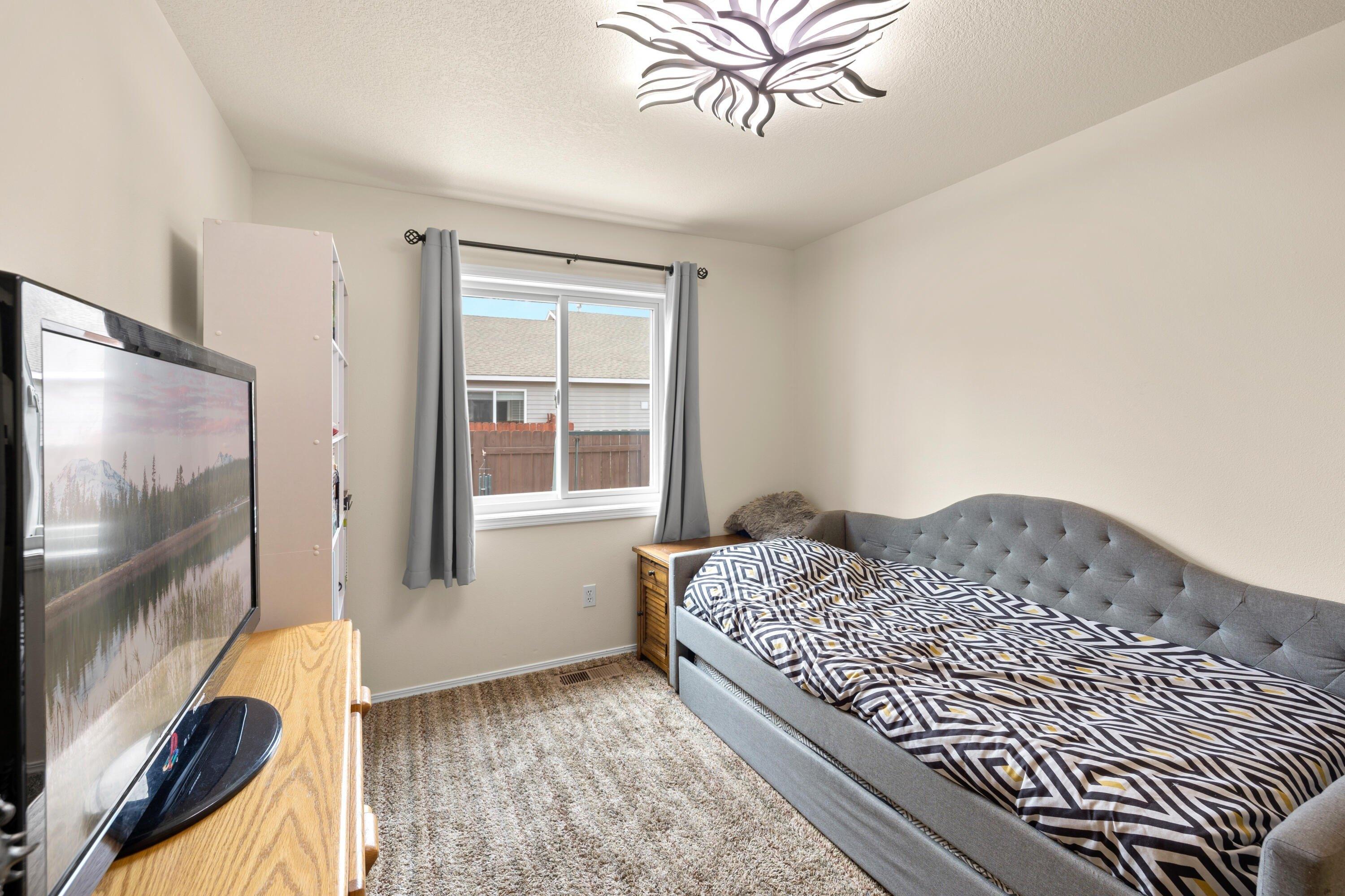 Nw Spruce Tree Pl, Redmond, OR 97756