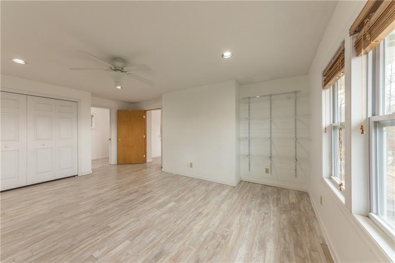 Norton Dr, Mars, PA 16046