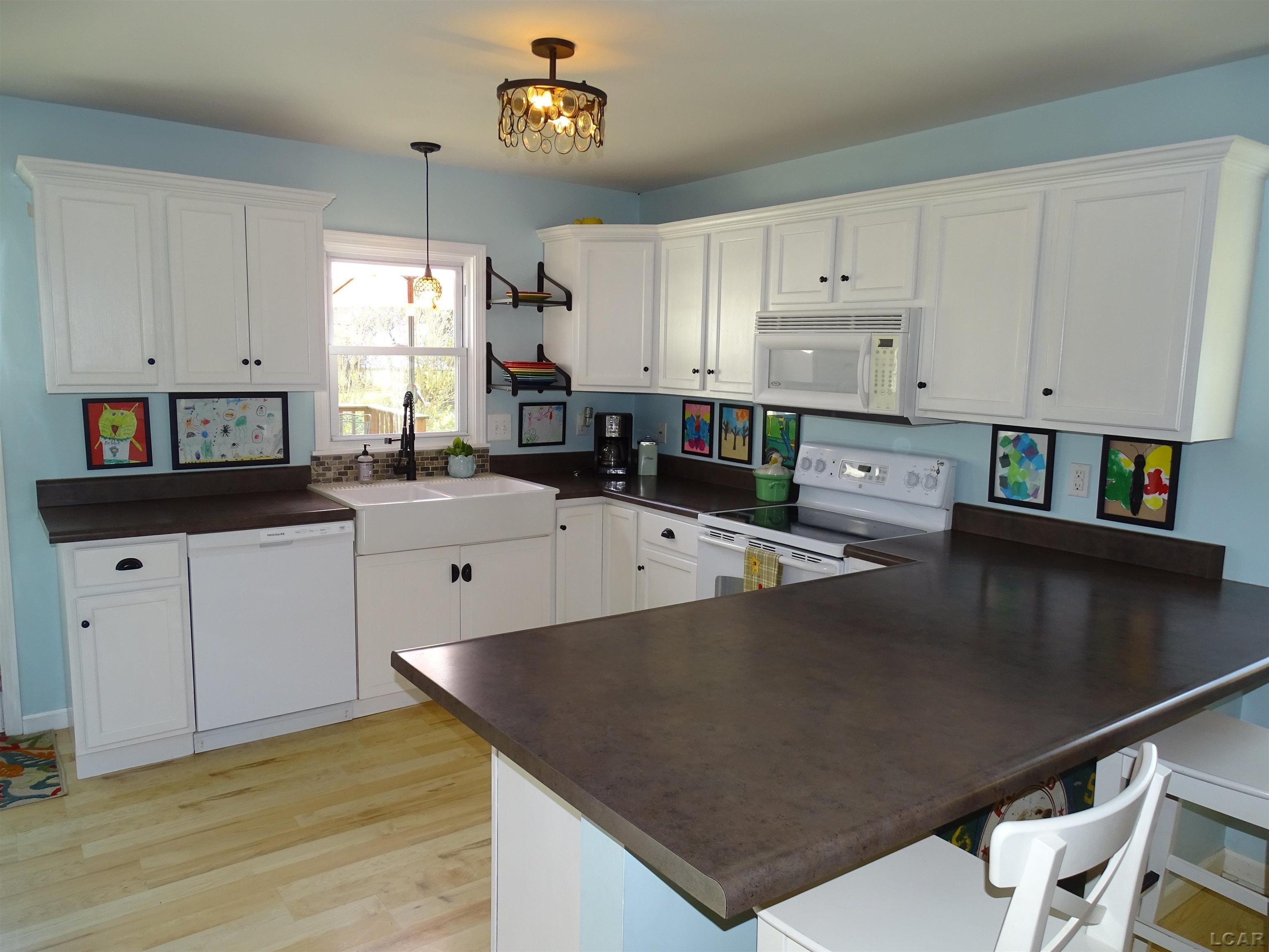 E Shawnee St, Tecumseh, MI 49286