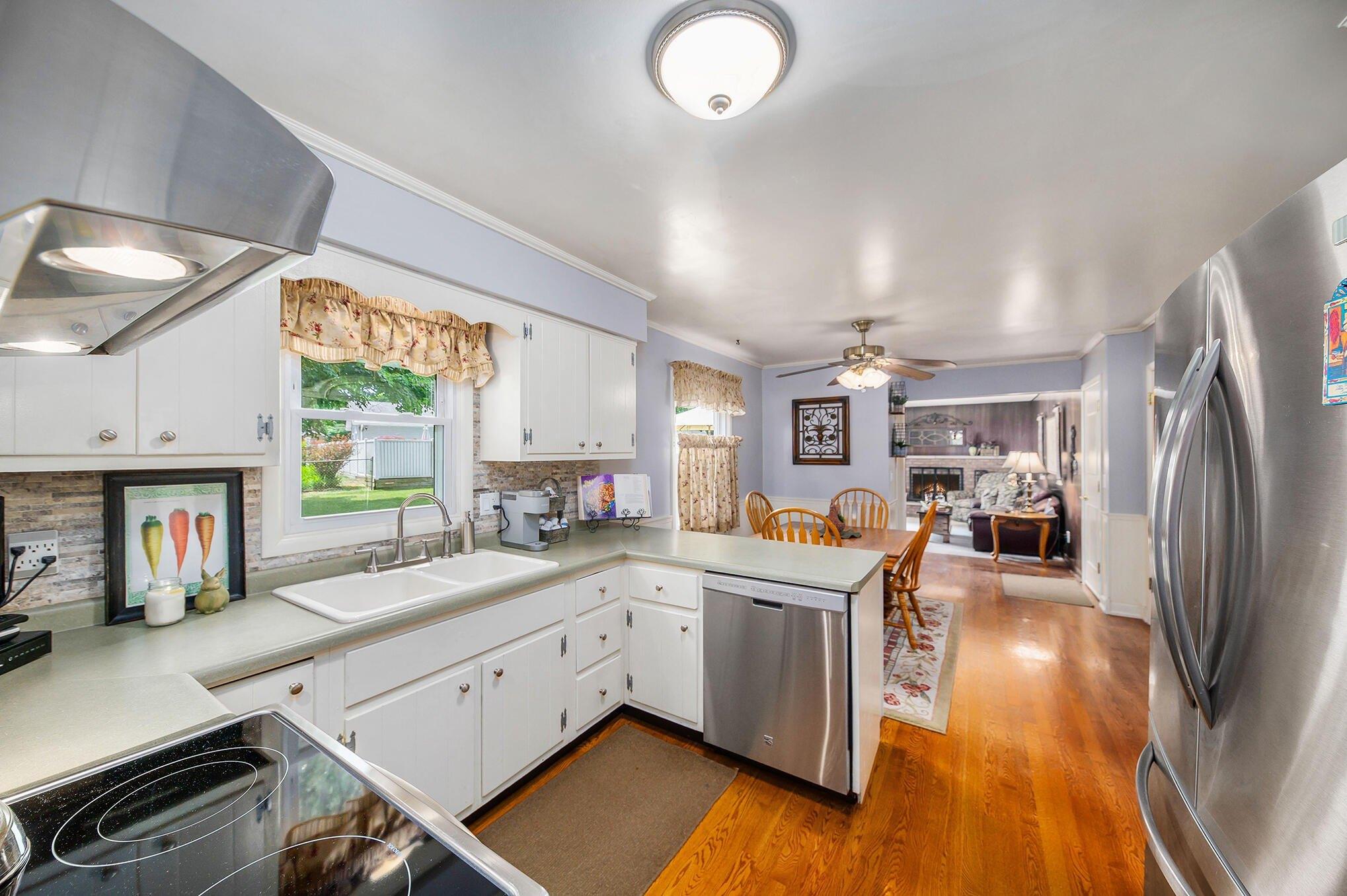 Carlsbrook Ln, Portage, MI 49024