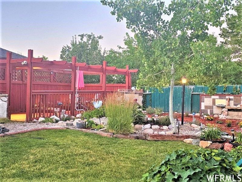 W Copperhill Dr, West Valley City, UT 84128