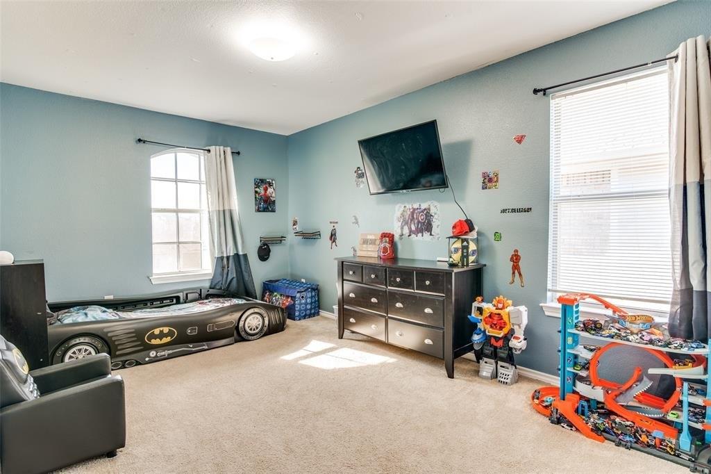 Evinrude Dr, Rowlett, TX 75088
