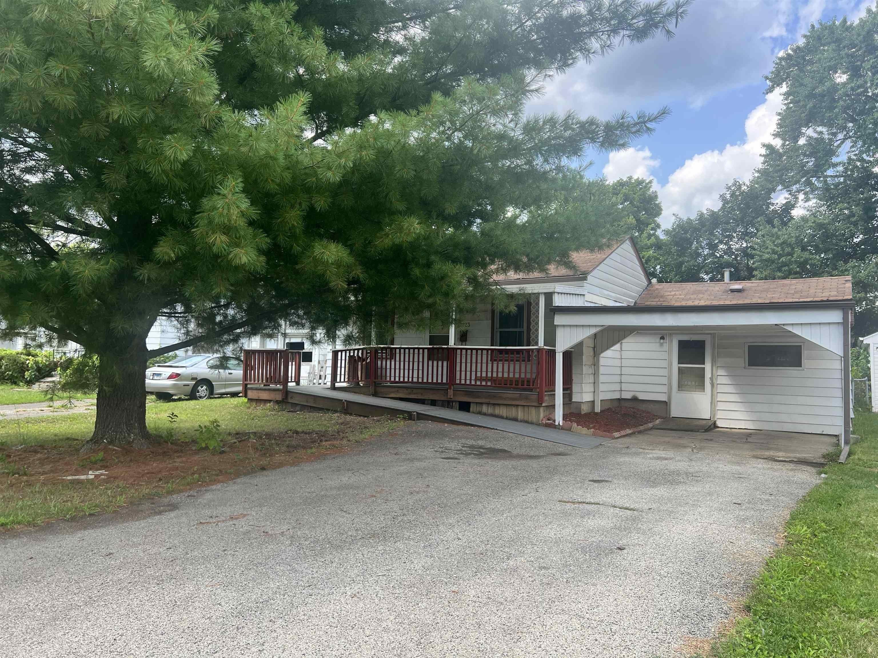 Dresden Ave, Rockford, IL 61103