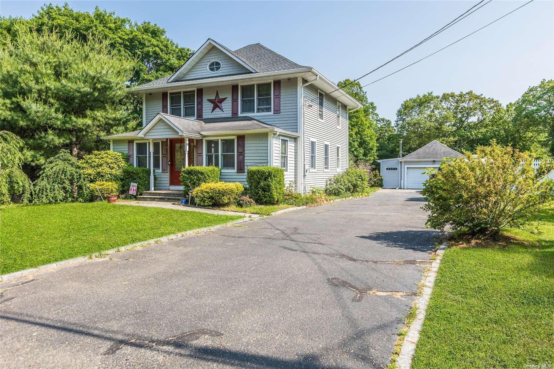 Greenport Ave, Medford, NY 11763