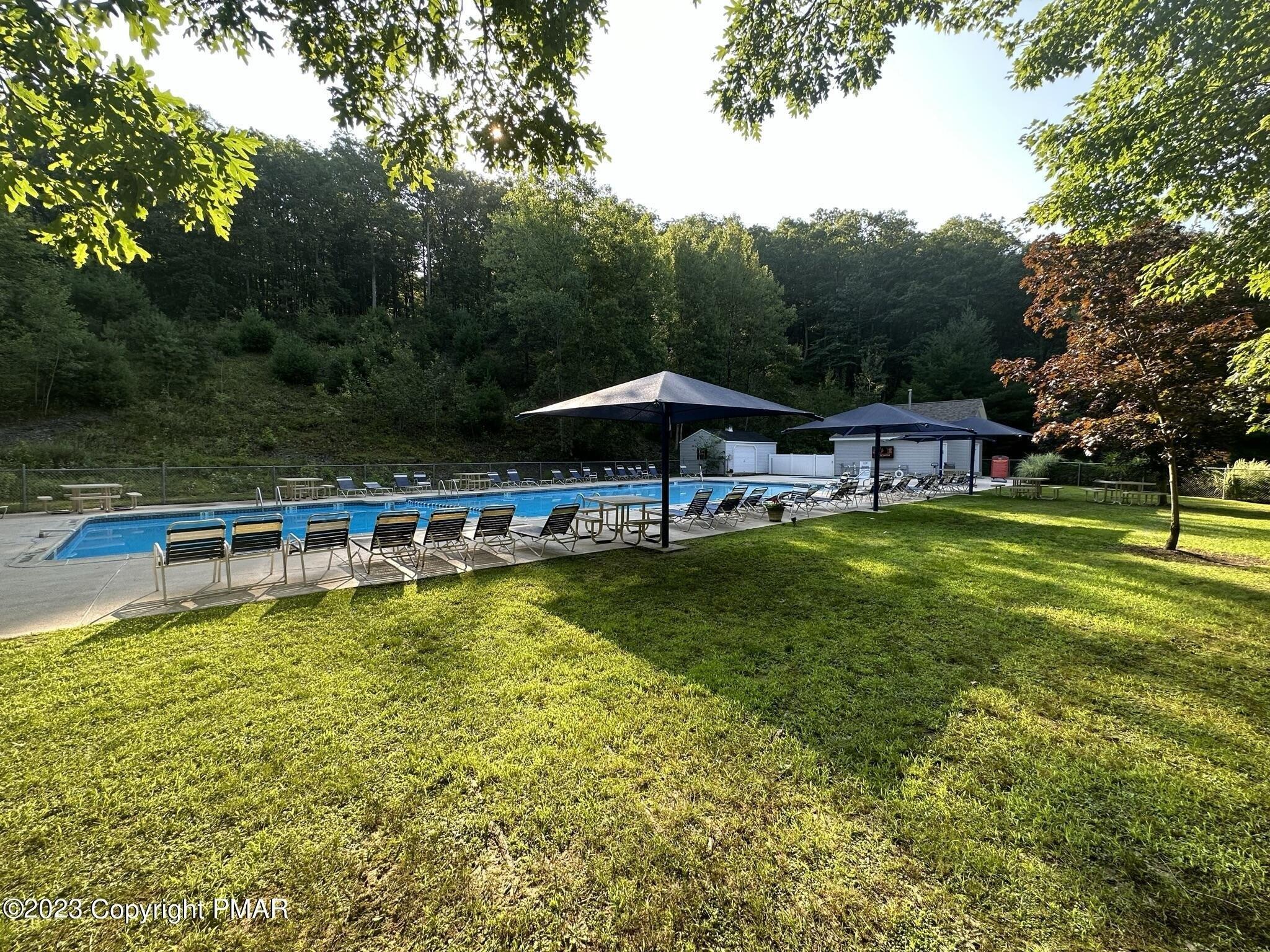 Westbury Ct, Bushkill, PA 18324