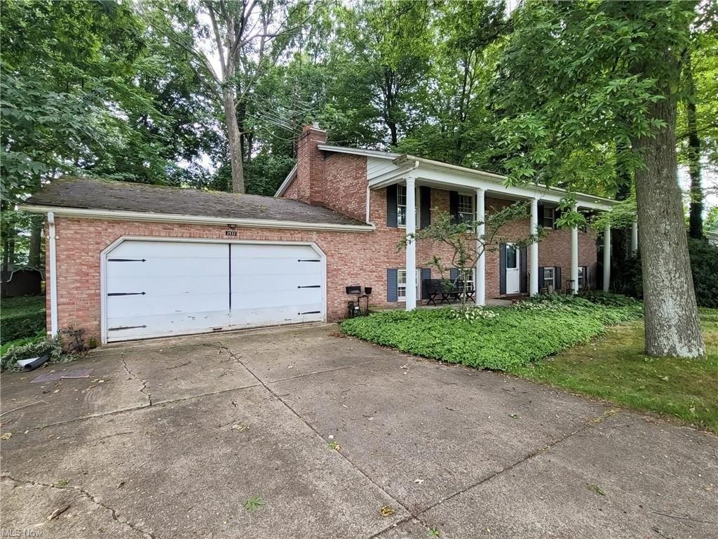 Eaver St Nw, Uniontown, OH 44685