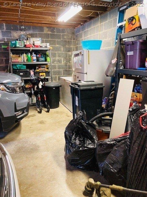 Wilderness Dr, Charleston, WV 25312