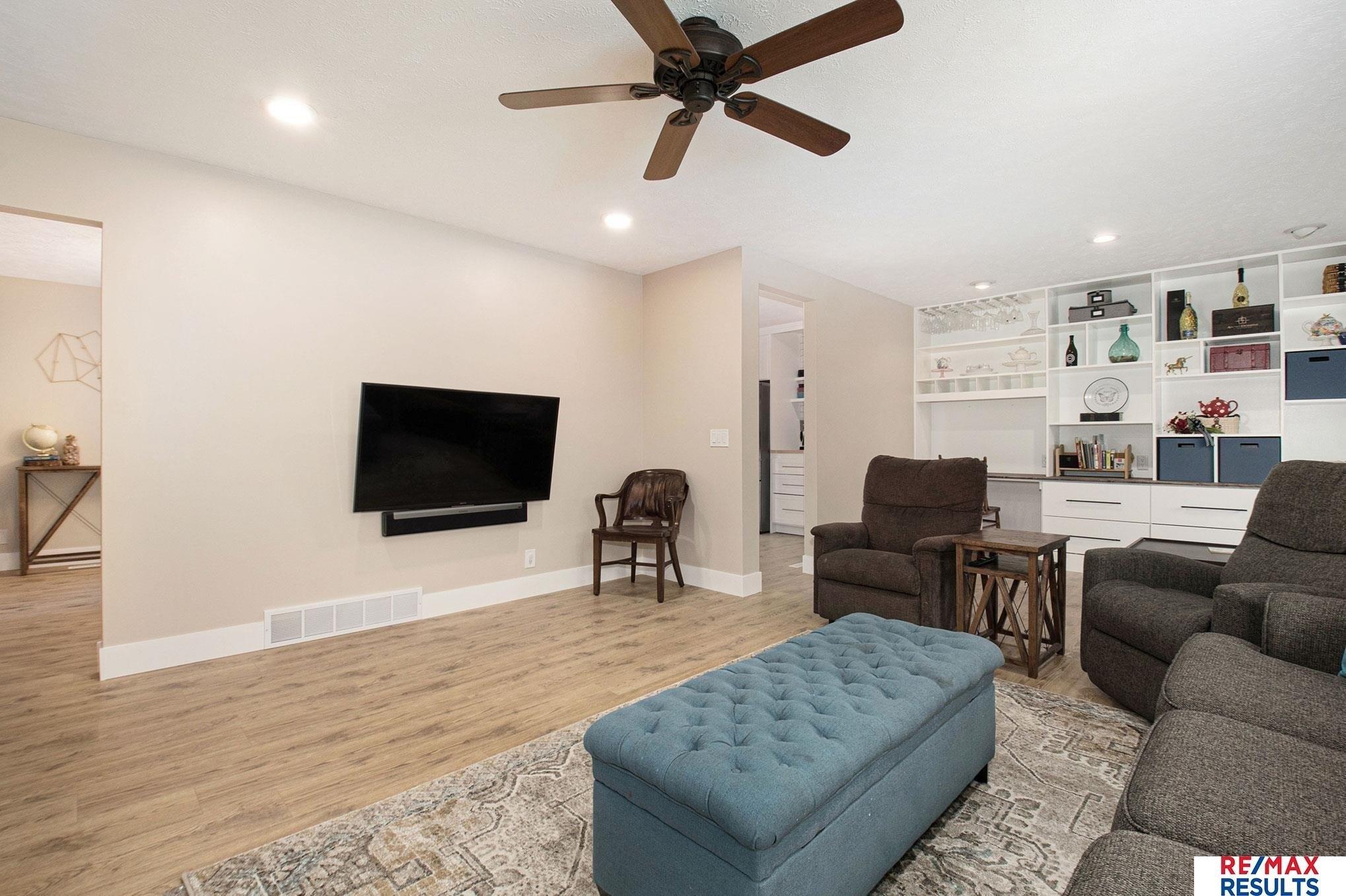Claudine Ave, Papillion, NE 68046