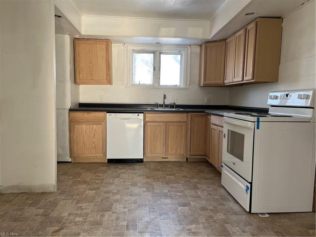 Alcoy Rd, Cleveland, OH 44112