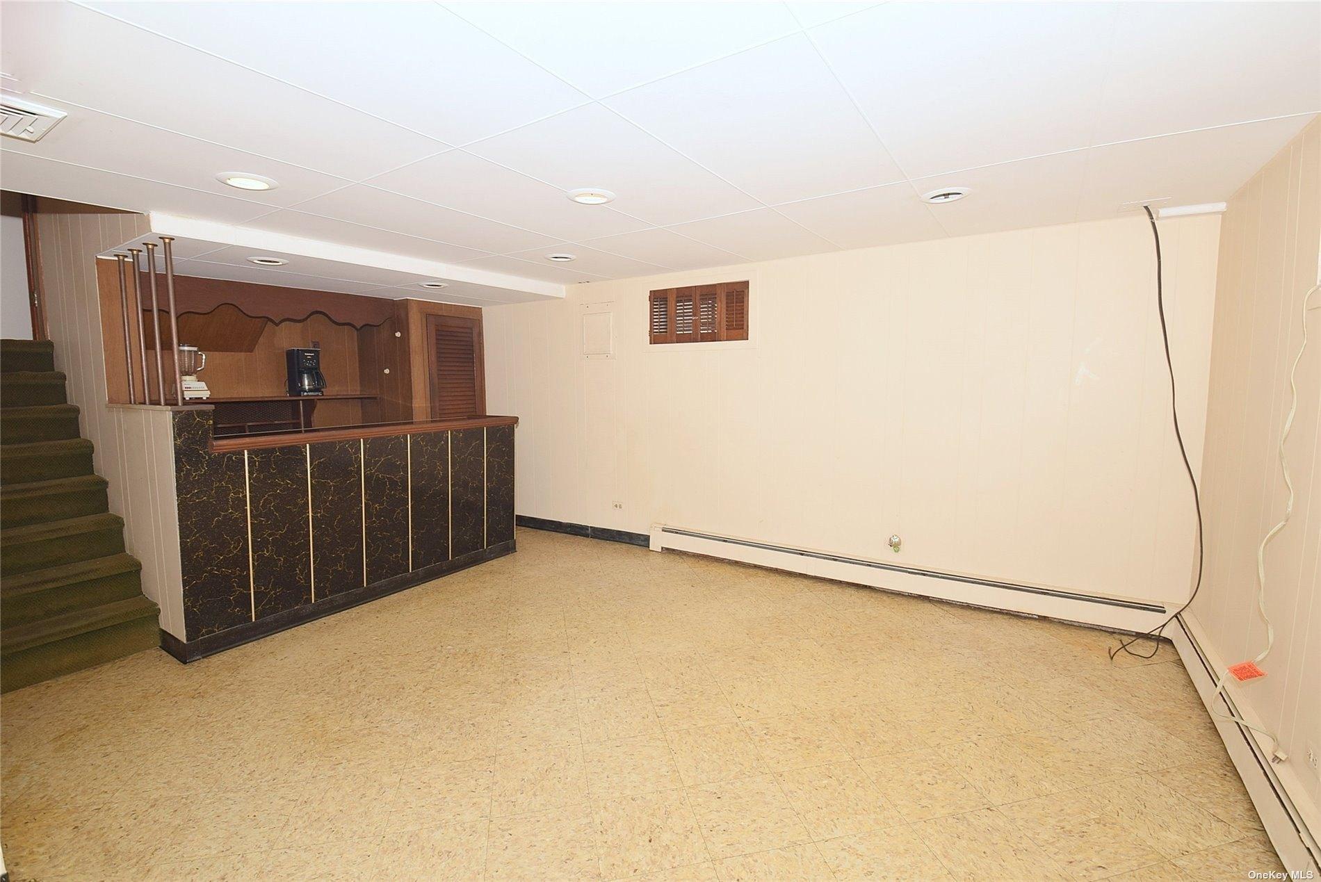 Hendrickson Ave, Lynbrook, NY 11563