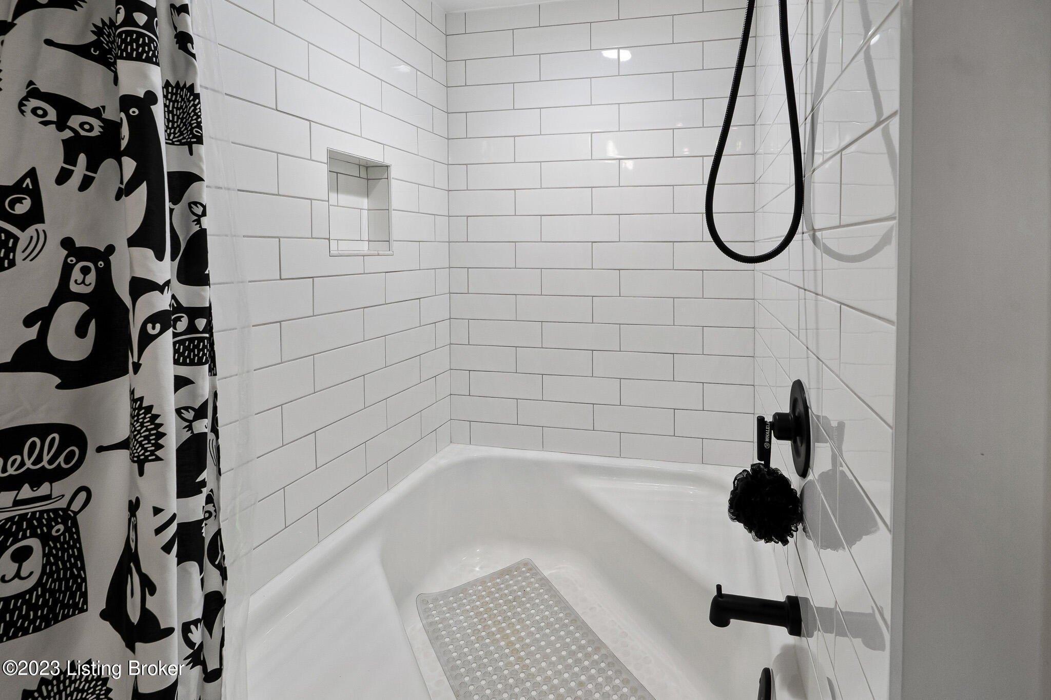 Alta Cir, Louisville, KY 40205