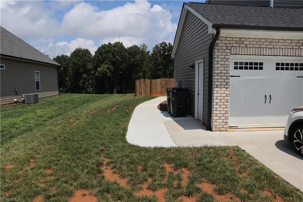 Gracie Ln, Clemmons, NC 27012