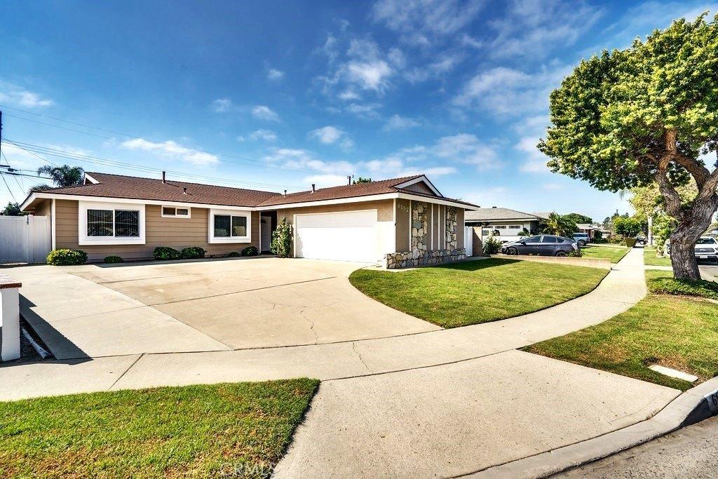Dundee Dr, Huntington Beach, CA 92647