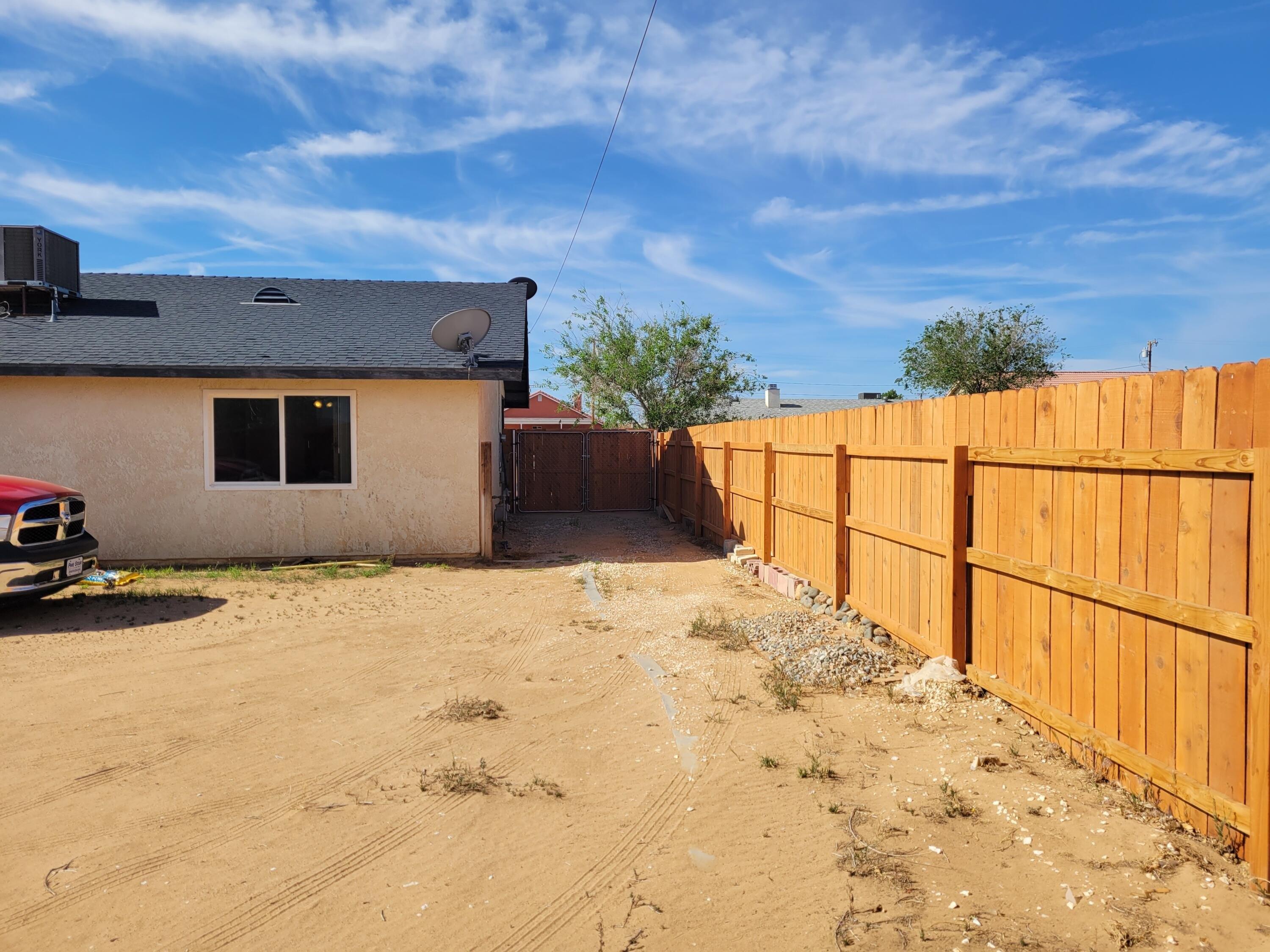 Hickory Dr, California City, CA 93505