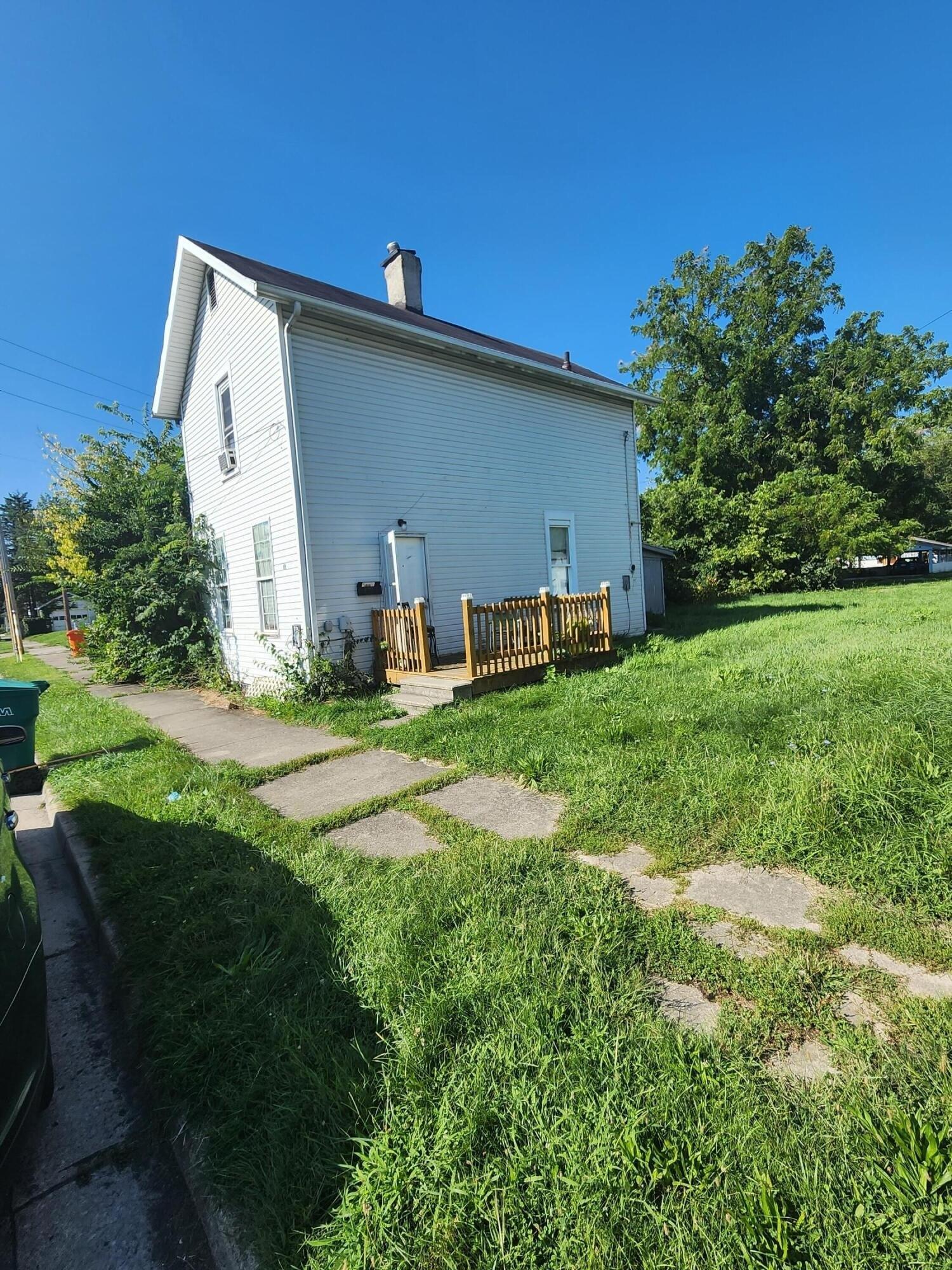 S Lowry Ave, Springfield, OH 45506