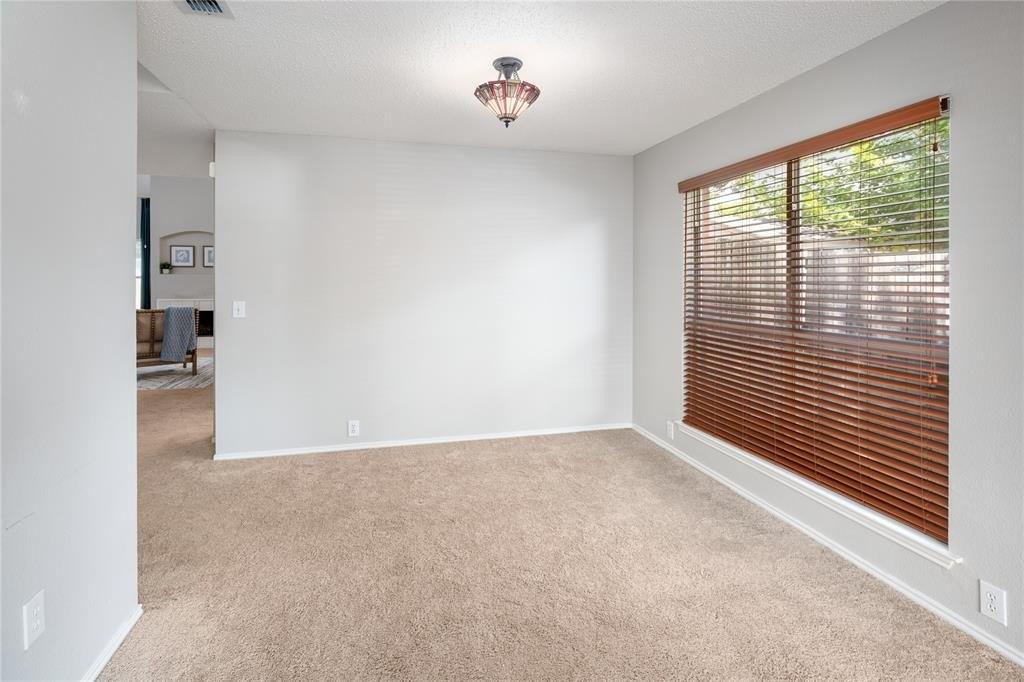Cedar Leaf Cir, Lake Dallas, TX 75065